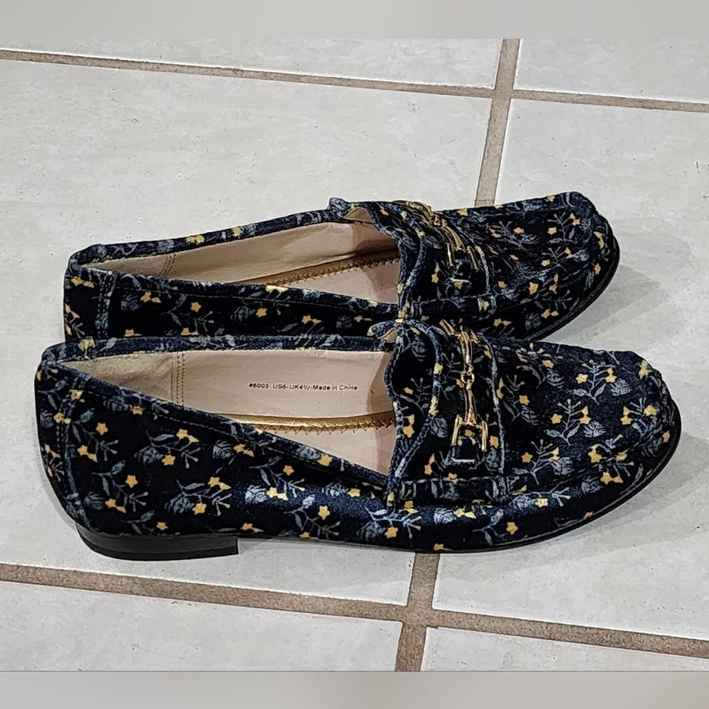 CAbi Womens Carnaby Velvet‎ Floral Gold Buckle Loafer Size 6M - Picture 3 of 8